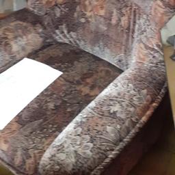 Sofa ausziehbar mit Bettkasten 2,10 x 0,90
Sessel letztes Bild mit Fußteil
Abzuholen in Panketal