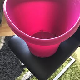 Schöner großer Blumentopf , Kunststoff im dunklen rosa H 36 cmDM 37 cm € 4