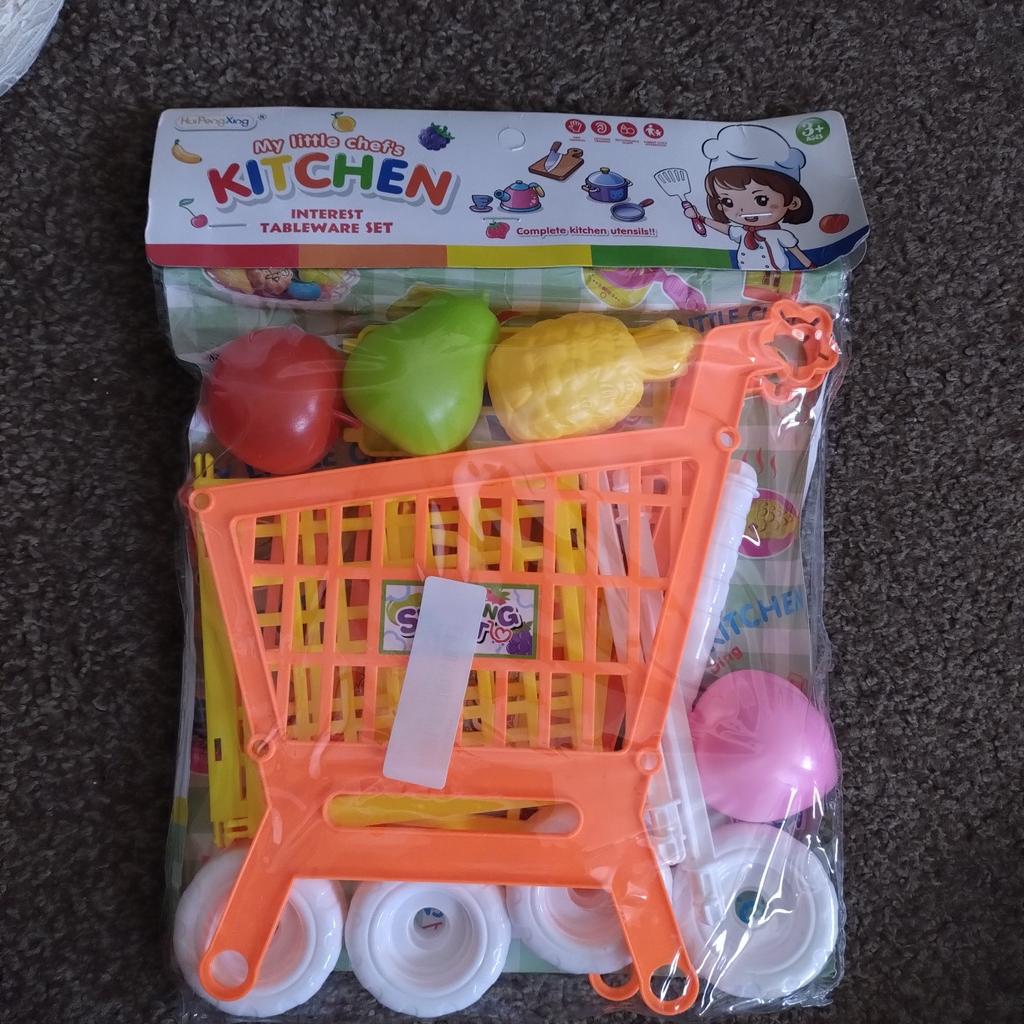 Child's play shopping set
