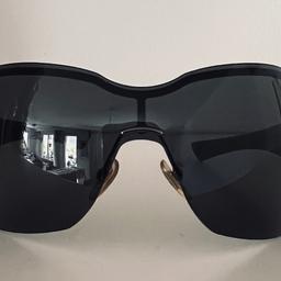 Vintage Sonnenbrille „Gucci“ mit Etuis 


(Privatverkauf - daher kein Umtausch, Garantie oder Rücknahme.)