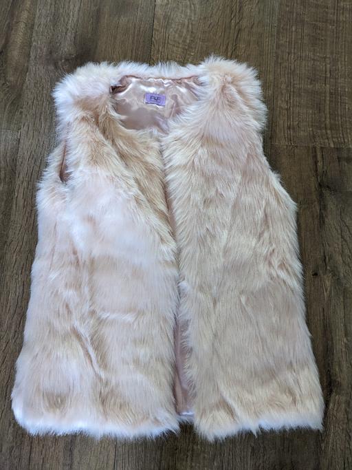 Buy & Sell Leicestershire Leicester - Photos for GIRLS PINK FUR GILLET AGE 8-9 YEARS