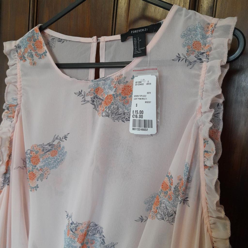 ▪ Small
▪ From Forever 21
▪ Brand new with tags
▪ Pink with floral pattern, short in length, maybe around belly button, cold shoulder style, 100% polyester, very lightweight, RRP £15 + handwash only

--------------------

If want measurements +/or more pictures, please ask

--------------------

Collection - M34 5PZ
OR
Can post at an additional cost

--------------------

Audenshaw Gorton Ashton Denton Openshaw Droylsden Manchester Hyde Tameside Reddish Dukinfield Stalybridge womens clothing ladies clothing pink blouse ladies blouse womens top tops floral blouses size 8 blouse size 6 blouse size 4 blouse summer top holiday blouse forever 21 blouse bnwt cold shoulder blouse flower flowers