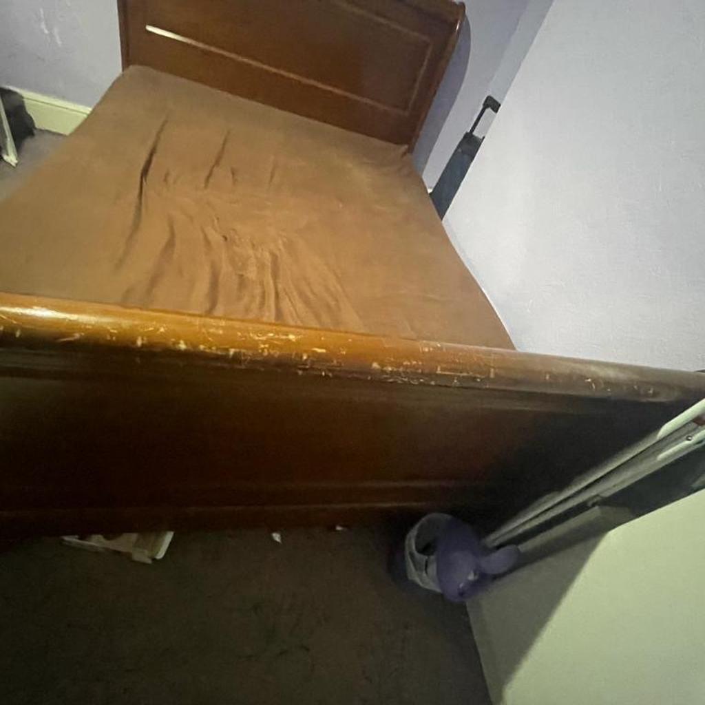 Solid wood sleigh king size bed with mattress
Exceptional quality few scratches on the footboard
Very sturdy and strong!
In great condition still!
Comes with mattress

Oaks Willis&Gambier bed

Manchester

M16
