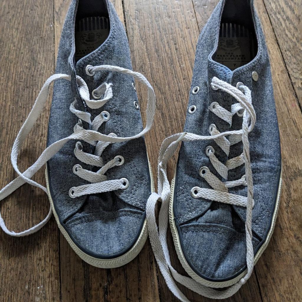 Grey Dunlop plimsolls in good condition. Size 7. Collection only please