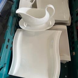 6pc white square plate set
Excellent condition 
Great design
I used these every Xmas day
Collection only
6 large plate
6 side plate
6 small plate
6 cups 
Collection only