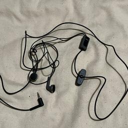 nokia wire earphones with microphones
Still in good working condition
£1