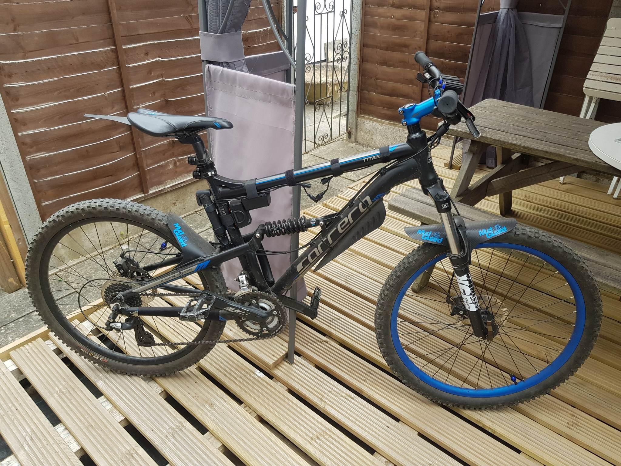 carrera titan mountain bike