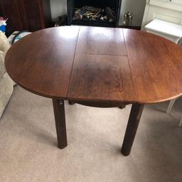 Vintage wooden table with centre insert
Good condition