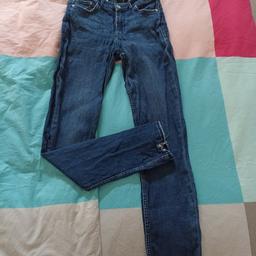 Damen Stretch Jeans von Zara in der Größe 38 günstig abzugeben. Hose würde sehr gerne getragen, jedoch ist sie noch gut in Schuss.