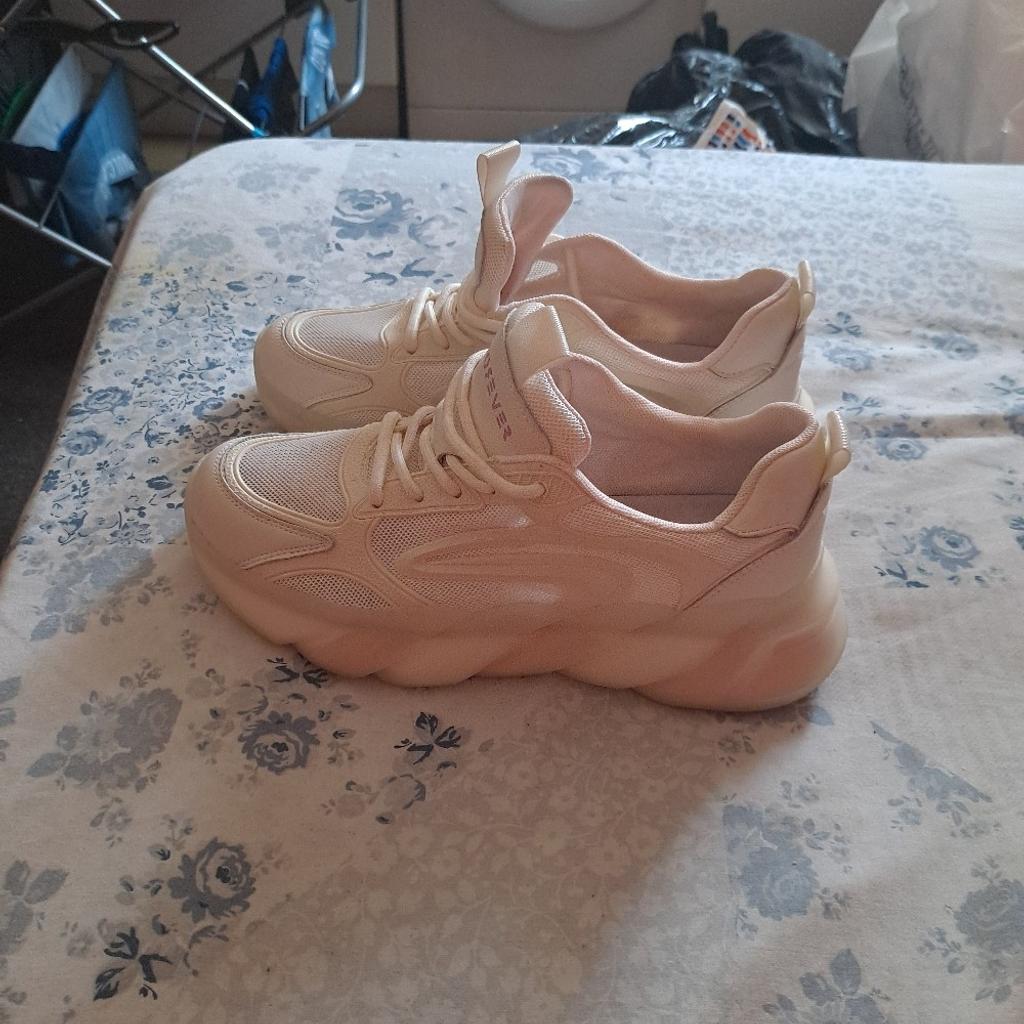 ladies trainers in white / pink in European size 38