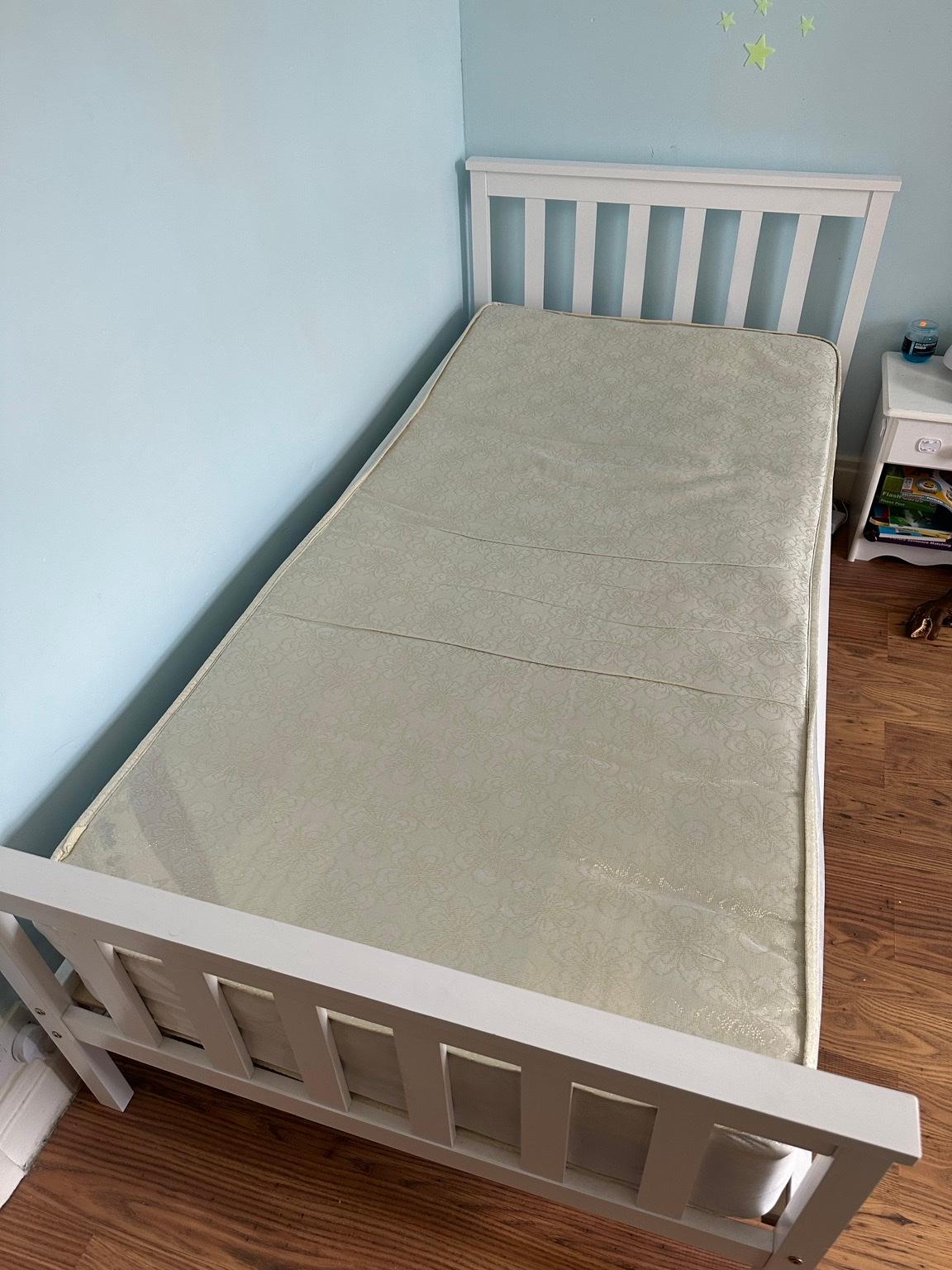 Single bed with mattress in LE3 Leicester für 60,00 £ zum Verkauf
