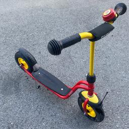 Einspuriger Scooter mit Luftbereifung für Kinder ab 3 Jahren
Super Zustand weil mehrere Roller vorhanden sind und dieser nur wenig benutzt wurde 