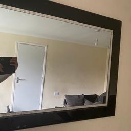 Large mirror
Black with silver diamanté
In great condition
Pet smoke free house