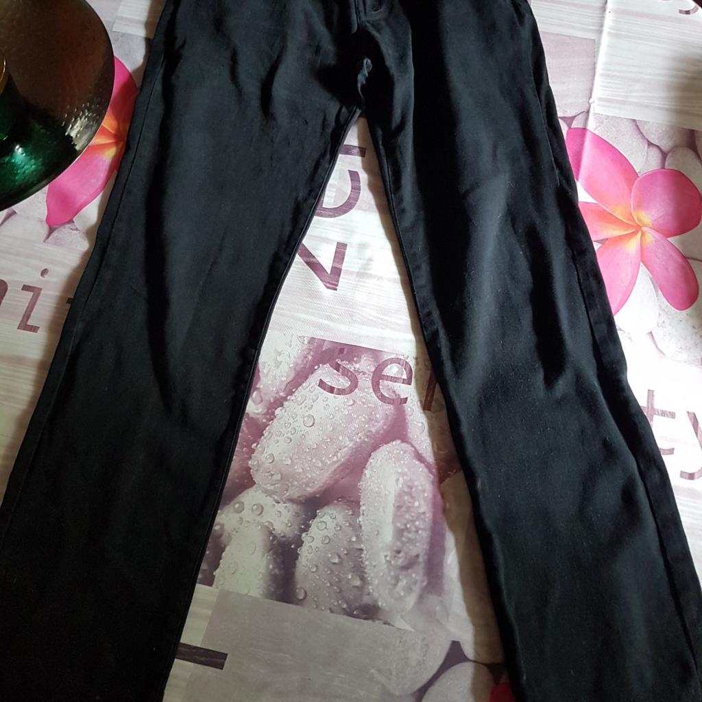 Jeans / pantaloni semplici, dritti in cotone un po' elasticizzato, tg. XL /L, firmato miss Lily. Usate, ma in buoni condizioni, come da foto.
#pantalone #jeans #donna #ragazza #cotone #denim