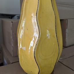 New yellow stylish vase approx 20 cm tall made by Boltze Home.
Collect bl3