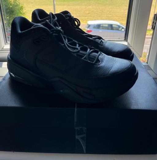 Buy & Sell East London Beckton - East London - Photos for Junior size 5 Jordans Max Aura 3