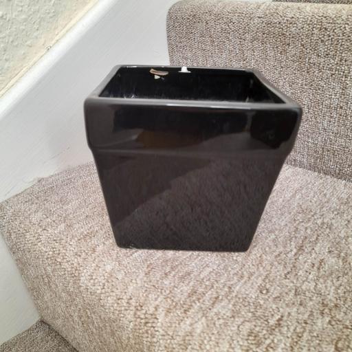 Buy & Sell Greater Manchester Manchester - Photos for Black Plant Pot