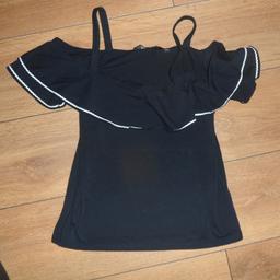 A LADIES TOP FROM DOROTHY PERKINS SIZE 10. PICK UP FROM M40 1NS