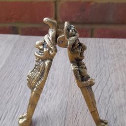 Collectable antique 1920s Peerage of England novelty solid brass nutcrackers in the comical theme of Punch & Judy.
Lovely vintage patina condition, normal ware consistent with age and use. Good condition item. Please study the photos as these too form a good part of the description.

Length
12.2cm

POSTAGE BY ROYAL MAIL SIGNED FOR 2ND CLASS

COLLECTION - CASH PREFERRED

GREAT BRITAIN DELIVERY ONLY!!