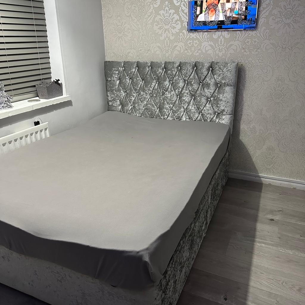Crushed velvet bed in SW15 London for £300.00 for sale Shpock