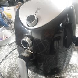 tower air fryer works fine has a timer on only selling as I've bought a double 1 pick up s63