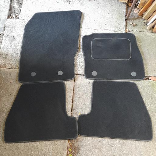 Vehicles Lancashire South Ribble - Photos for FORD FOCUS CAR MATS