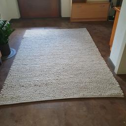 B...1.38m 

L...2.04 m


Teppich 

Verkaufe schönen Teppich wegen Platzmangel 🤷‍♀️