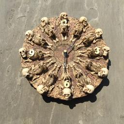 Hi I have for sale a ceramic skull clock in excellent used condition, 8.5 inches wide with illuminous numbers