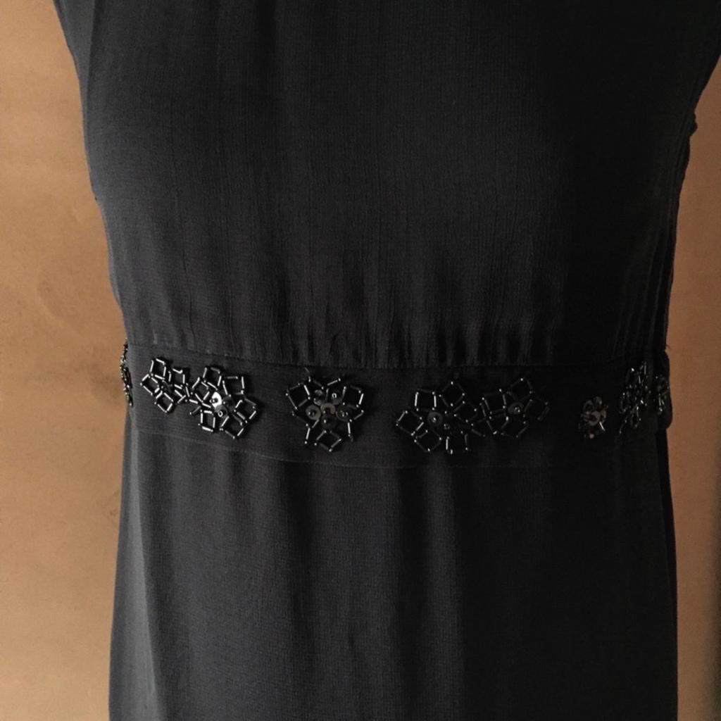 Schwarzes Cocktailkleid Gr. 36 mit schöner Verzierung rund um die Taille. Das Kleid ist gefüttert, neu und ungetragen !

Privatverkauf ohne Gewährleistung
Tierfreier Nichtraucherhaushalt
Versand zuzüglich Versandkosten

#cocktailkleid #alinienkleid #sylvesterkleid #edel #festlicheskleid #weihnachtskleid #hochzeit #schwarzeskleid #daskleineschwarze #feminin #eleganteskleid #konzertkleid #abendkleid #chic #abendmode #bloggerstyle #dressinblack #stilvoll #sylvesterparty #besondereranlass #trauzeuge #festlicheranlass #weihnachtsparty #sexyKleid #abendgarderobe #weihnachtsfeierkleid #eleganteskleid #feminineskleid #Feiertage #feiertagstauglich