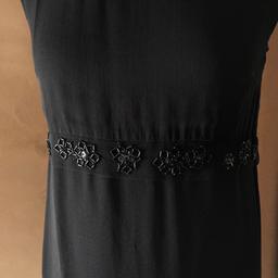 Schwarzes Cocktailkleid Gr. 36 mit schöner Verzierung rund um die Taille. Das Kleid ist gefüttert, neu und ungetragen !

Privatverkauf ohne Gewährleistung 
Tierfreier Nichtraucherhaushalt 
Versand zuzüglich Versandkosten 

#cocktailkleid #alinienkleid #sylvesterkleid #edel #festlicheskleid #weihnachtskleid #hochzeit #schwarzeskleid #daskleineschwarze #feminin #eleganteskleid #konzertkleid #abendkleid #chic #abendmode #bloggerstyle #dressinblack #stilvoll  #sylvesterparty #besondereranlass #trauzeuge #festlicheranlass #weihnachtsparty #sexyKleid #abendgarderobe #weihnachtsfeierkleid  #eleganteskleid #feminineskleid #Feiertage #feiertagstauglich
