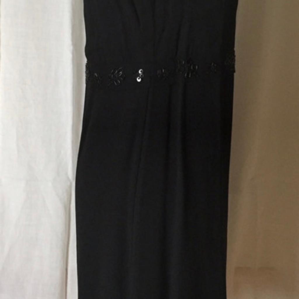 Schwarzes Cocktailkleid Gr. 36 mit schöner Verzierung rund um die Taille. Das Kleid ist gefüttert, neu und ungetragen !

Privatverkauf ohne Gewährleistung
Tierfreier Nichtraucherhaushalt
Versand zuzüglich Versandkosten

#cocktailkleid #alinienkleid #sylvesterkleid #edel #festlicheskleid #weihnachtskleid #hochzeit #schwarzeskleid #daskleineschwarze #feminin #eleganteskleid #konzertkleid #abendkleid #chic #abendmode #bloggerstyle #dressinblack #stilvoll #sylvesterparty #besondereranlass #trauzeuge #festlicheranlass #weihnachtsparty #sexyKleid #abendgarderobe #weihnachtsfeierkleid #eleganteskleid #feminineskleid #Feiertage #feiertagstauglich