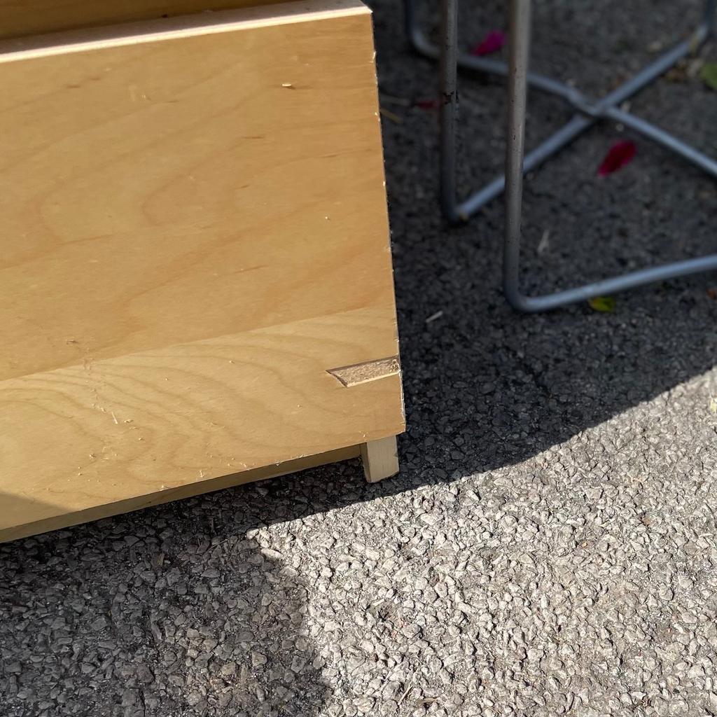 Ikea MALM Bedside Drawers. Not in its best condition and definitely needs a good clean. Scratches, Chips, etc. Please see pics - price reflects

*** Collection only ***
🏡 Pick up near ikea Nottingham 🏡
🤔 Any Questions?? Please ask away 🤔

💕Lots more items to see 💕