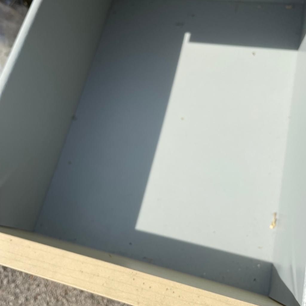 Ikea MALM Bedside Drawers. Not in its best condition and definitely needs a good clean. Scratches, Chips, etc. Please see pics - price reflects

*** Collection only ***
🏡 Pick up near ikea Nottingham 🏡
🤔 Any Questions?? Please ask away 🤔

💕Lots more items to see 💕
