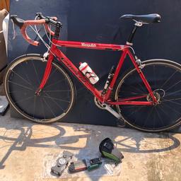 Racing bike Carrera Vanquish 2lins frame,
Gears 2 front and 8 rear
Plus bag, bottle, pump, tools and other accessories
See pictures