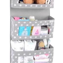 Hanging Organizer for Baby’s,.
4 large clear window storage pockets…!
2 utility pockets for small items…!
2 metal hooks included….!
Material: non woven fabric paper board
Composition: polypropylene, paper board…!

LET ME KNOW IF YOU HAVE MORE QUESTIONS.
COLLECTION PREFERRED HOWEVER I’ll POST IF P&P IS COVERED…..!