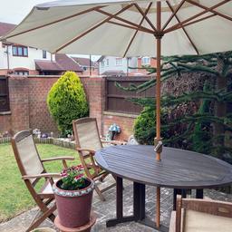 Solid wood and solid chair x4 with brolly , cud do with a freshen up from winter, but amazing condition, only selling due to wanting something smaller