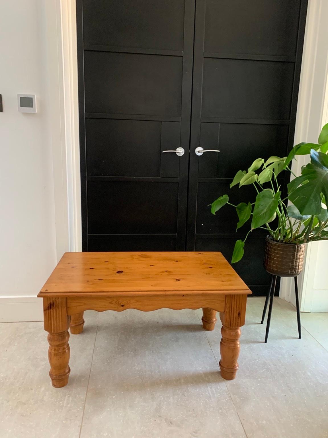 Solid wooden coffee table in EN2 London für 30,00 £ zum Verkauf Shpock DE