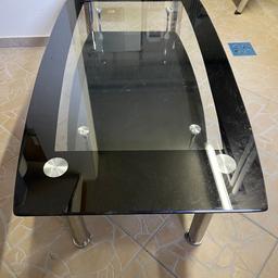 Ich verkaufe einen einen schwarzen Glastisch für das Wohnzimmer. Tisch ist nicht kaputten hat fast keine Gebrauchsspuren.

Länge: 110cm
Breite: 59cm
Höhe: 43cm