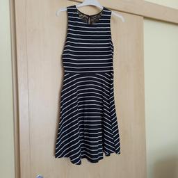 Mädchen Sommerkleid, Größe 170,Farbe schwarz mit weiss Streifen, hinten mit Spitze, neuwertig und top Zustand