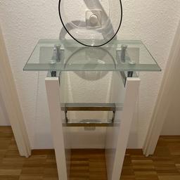 Hochwertige und schicke Glaskonsole mit normalen Gebrauchsspuren;
Höhe 91cm; Breite 50cm; Tiefe 30cm; Abholung in Schwabing