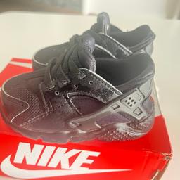 Zu verkaufen sehr bequem Nike Huarache Schuhe für Kleinkinder in der Größe 21. Bitte nur selbst abholen!!!