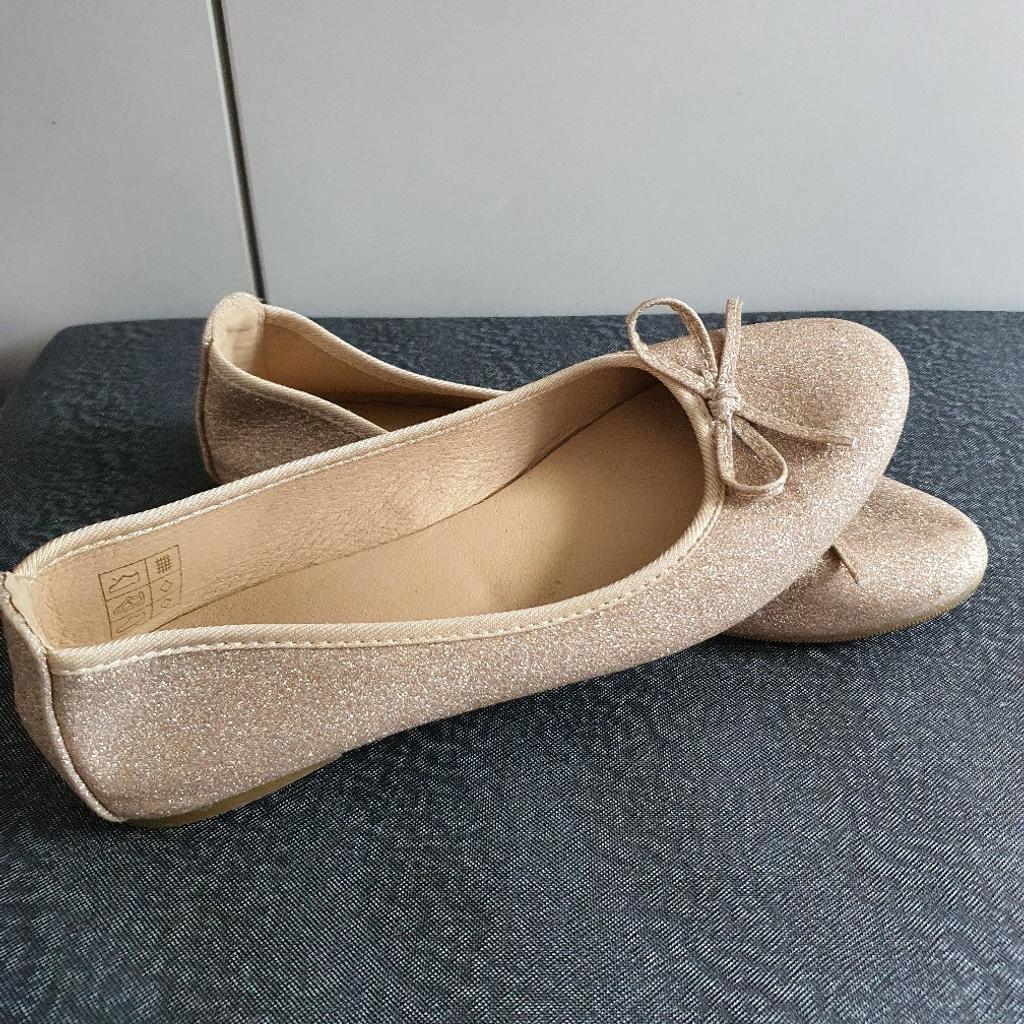 schöne Sommer Schuhe # Ballerinas
goldene Schuhe # glitzer
Versand möglich