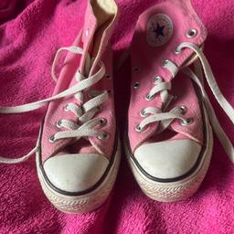 High top converse used condition plenty life in them look brand new once washed 🙂