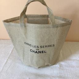 Lovely CC vip make up gift bag!
Ideal as shopper bag/ beach bag
Like new, unused.
There’s a transparent label inside.
Original.

Why not treat yourself!