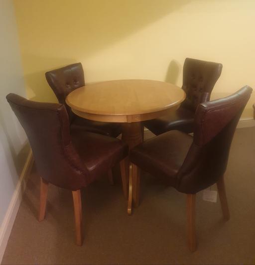 Buy & Sell Bedfordshire Central Bedfordshire - Photos for Table and 4 chairs