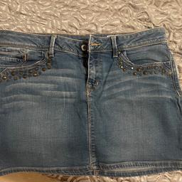 Jeans rock
Größe 38
Wird auch versendet gegen Versandkosten