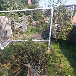 FREE football goal post
In good condition, perfect for football lovers to have kick about with...