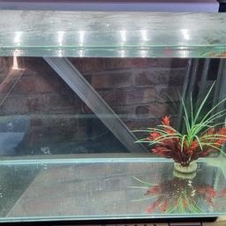 powerfish home 110
73cm x 36cm x 47cm
great tank never used built in led day and night light touch controlled no leaks or marks tank and light only £70 ovno