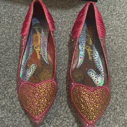 Doesn’t come with box.
Size 40 (6.5)
Irregular choice flats with heart on front.
Some bit of glitter at point has come away. But that’s well known for these. Easy to fix.

Selling cheap as no longer wear them.
Check out my other irregular choice shoes and bags.
And also selling bed of roses shoes too.