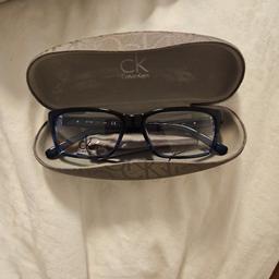 dunkelblaues Brillengestell von calvin Klein